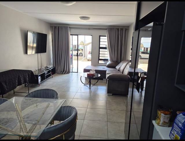2 BEDROOM APARTMENT FOR SALE IN RASLOUW